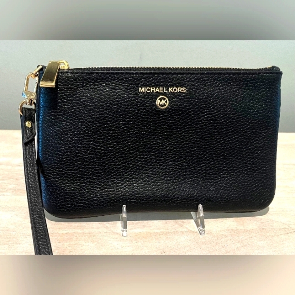 Michael Kors Black Pebbled Leather Large Jet Set Wristlet Like New